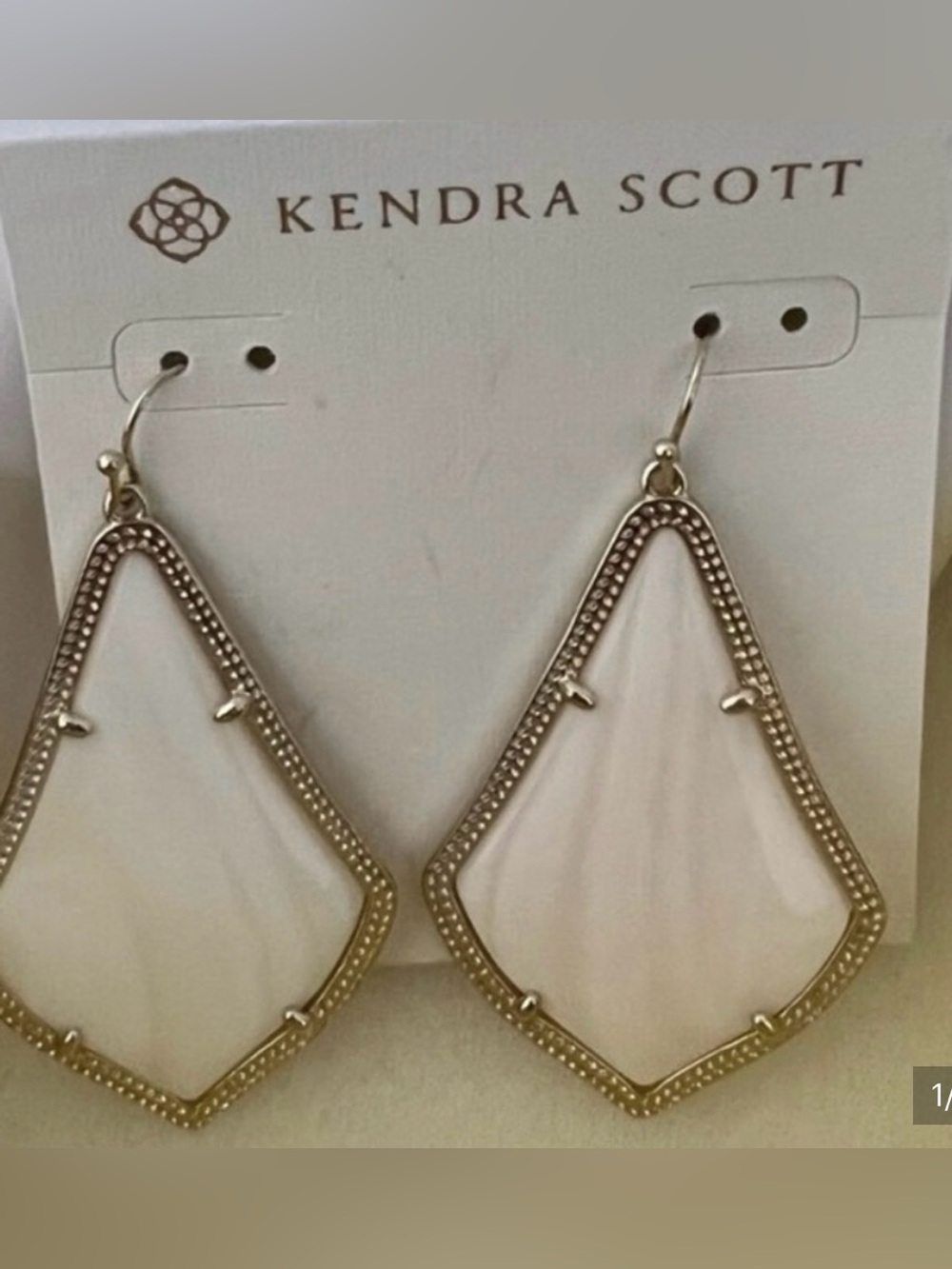 NWT Kendra Scott RARE & Retired Alexandra Earrings White Pearl Yellow Gold W😍W!